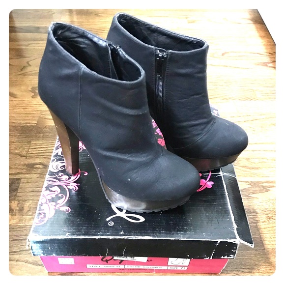 Black booties with wooden brown heel - Picture 1 of 5